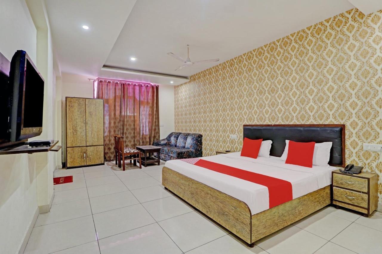 Oyo 74073 Hotel Abhishek Ludhiana Zewnętrze zdjęcie
